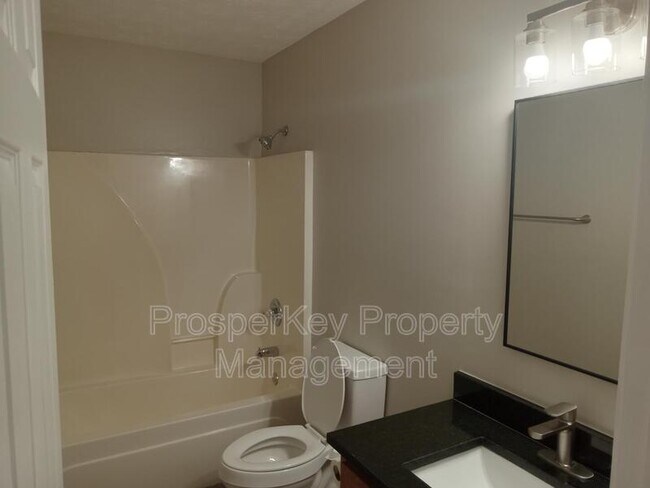 Foto del edificio - 721 Pine Hill Ct