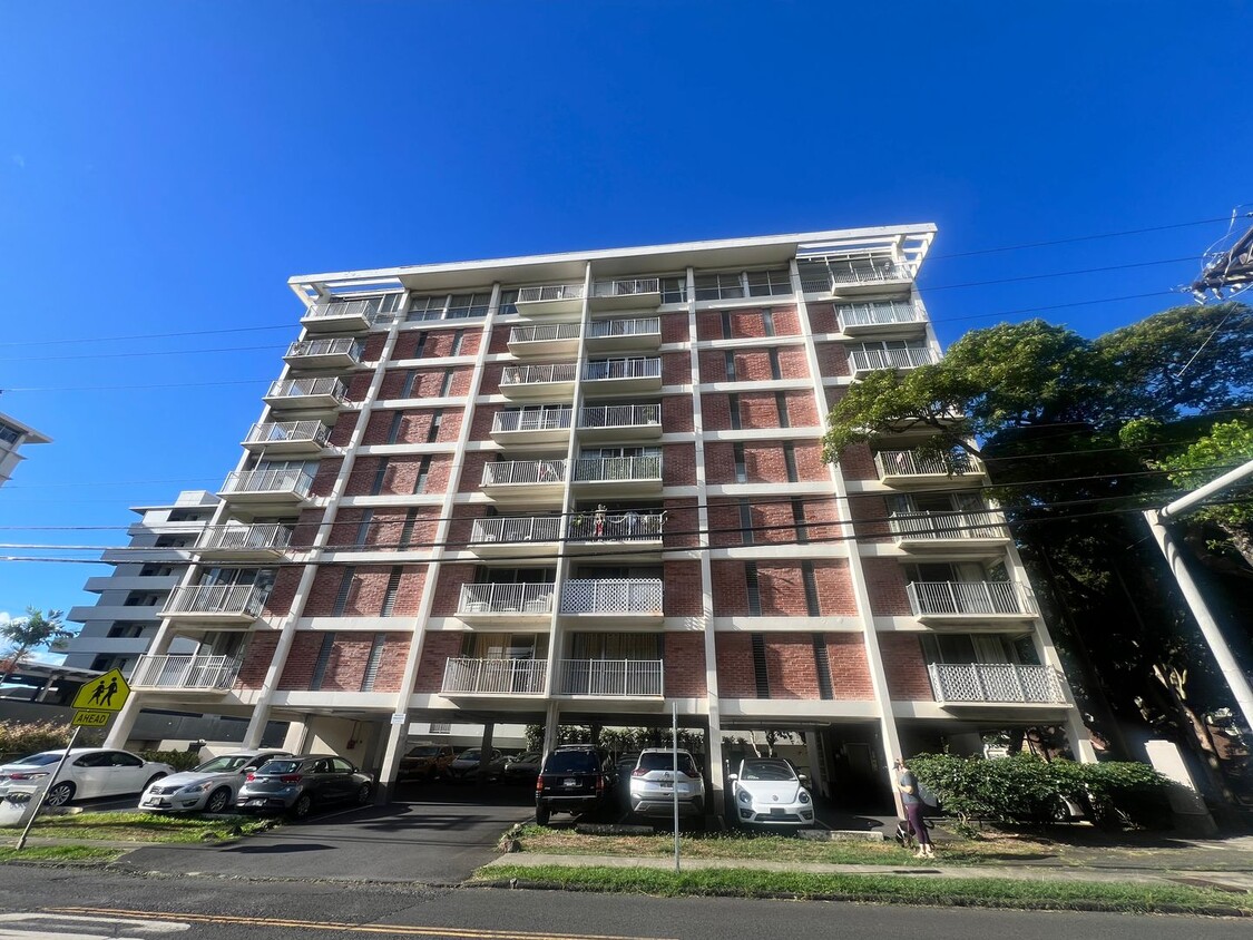 Primary Photo - Punahou Wilder 2 bedrooms 1 bath with 1 as...