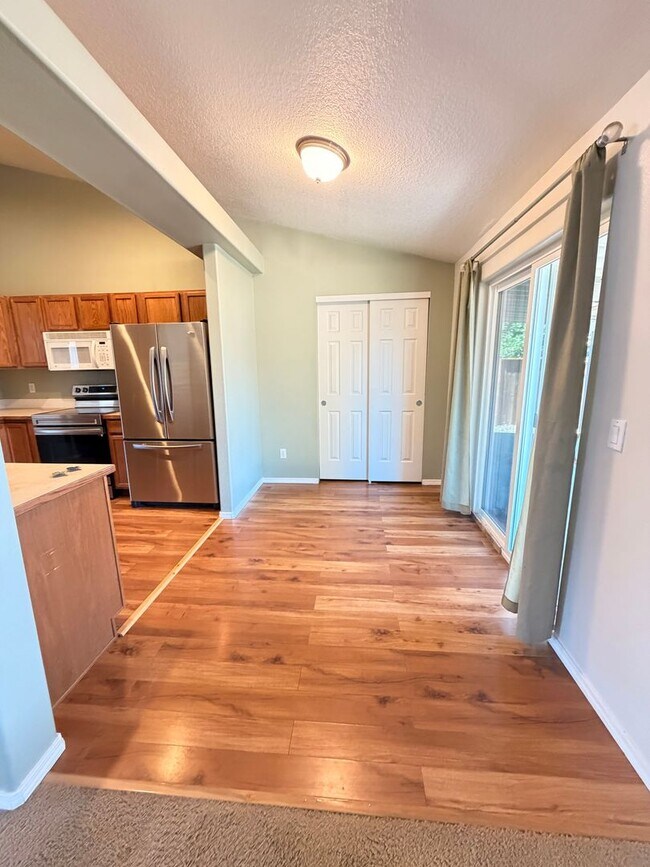 Foto del edificio - 3-Bedroom 2-Bathrrom home in Creswell
