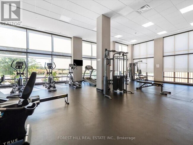 Photo du bâtiment - 681 Yonge St