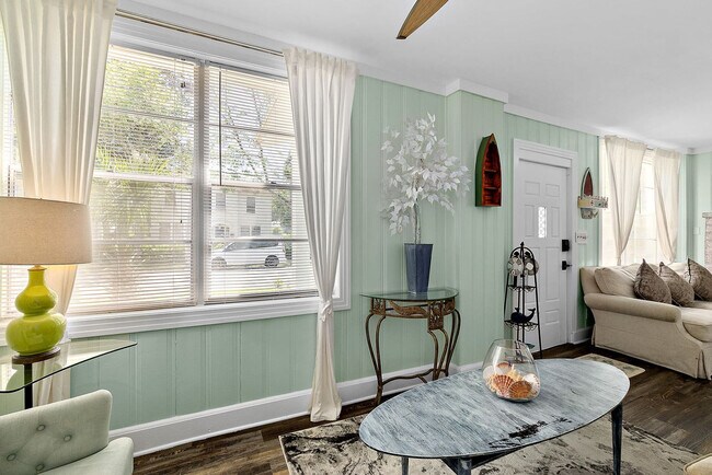 Building Photo - 6 Rohde Ave