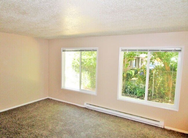 Building Photo - Light & Bright 2-Bedroom w/Dishwasher & Parking!