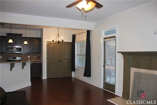 Building Photo - 305 Wilde Oak Pl