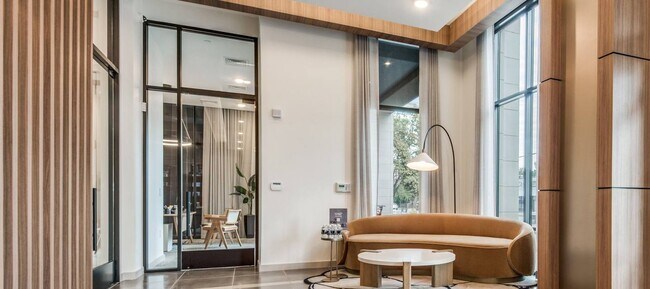 Foto del edificio - Urban Chic: Stylish Studio Apartments in P...