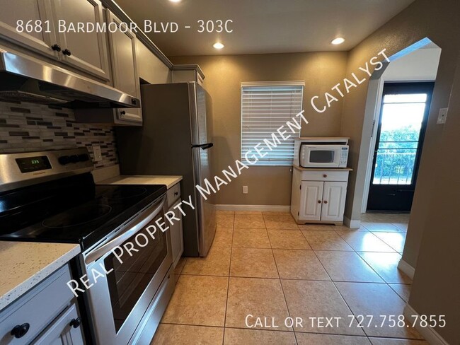 Building Photo - 8681 Bardmoor Blvd