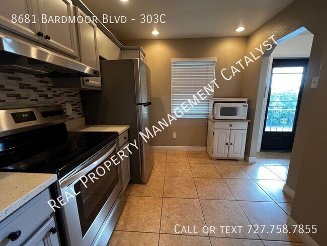 Foto del edificio - 8681 Bardmoor Blvd