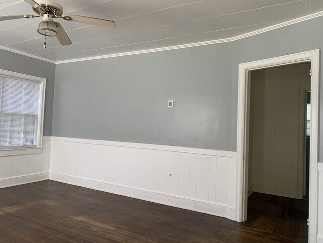 Foto del edificio - 1105 N Charlotte Ave