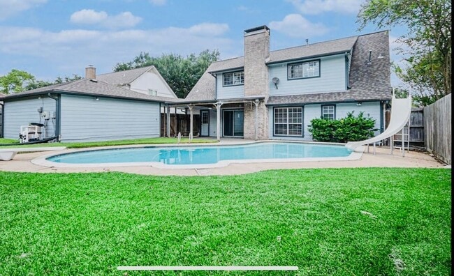 Photo - 15014 Hollydale Dr House