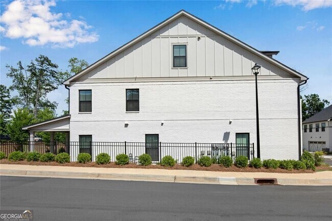 Building Photo - 400 Renwood Trl