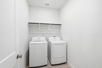 Building Photo - 7749 Bergamot Cir