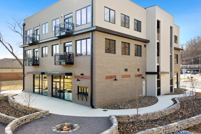 Building Photo - 10 Riordan Rd
