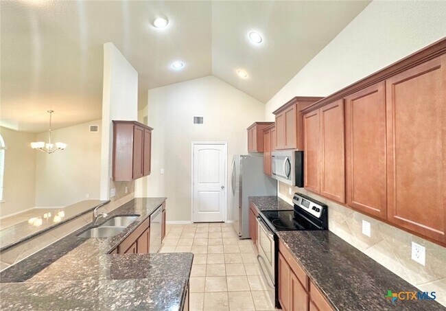 Foto del edificio - 5210 Dauphin Dr