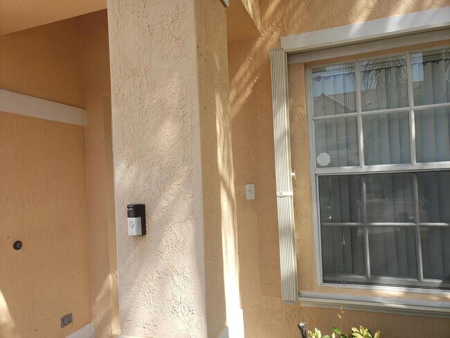 Foto del edificio - 8587 SW 23rd Ct
