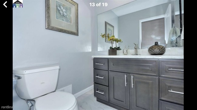 Building Photo - 27980 Edgecliff Way