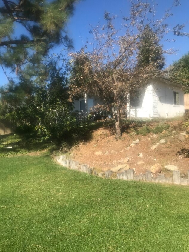 Building Photo - 8960 Camellia Ct