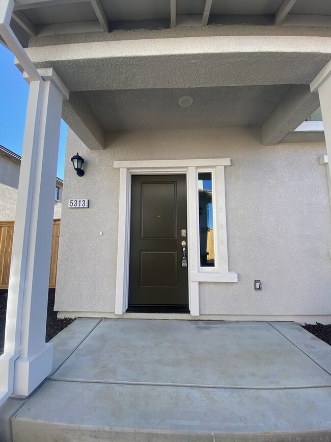 Building Photo - Beautiful Brand New Home In West Roseville