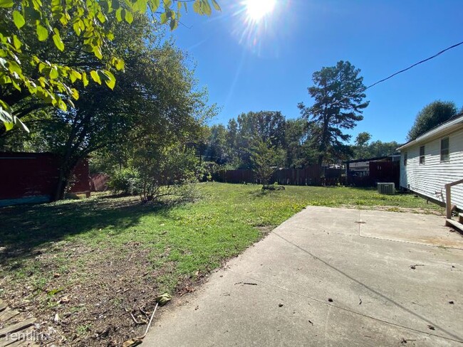 Building Photo - 1822 Pleasant Valley Pl