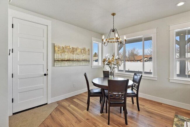 Foto del edificio - 4835 N Mitchell Street