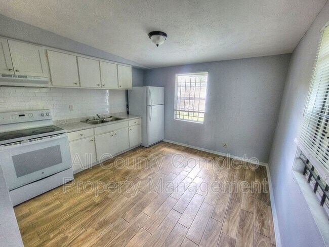 Foto del edificio - 3254 Phyllis St