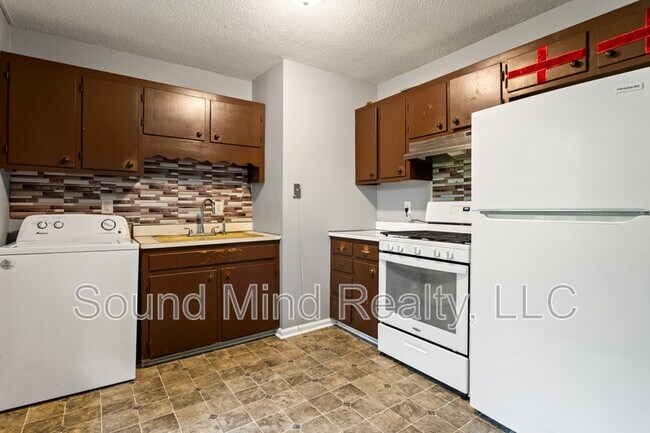 Building Photo - 108 Forestwood Dr