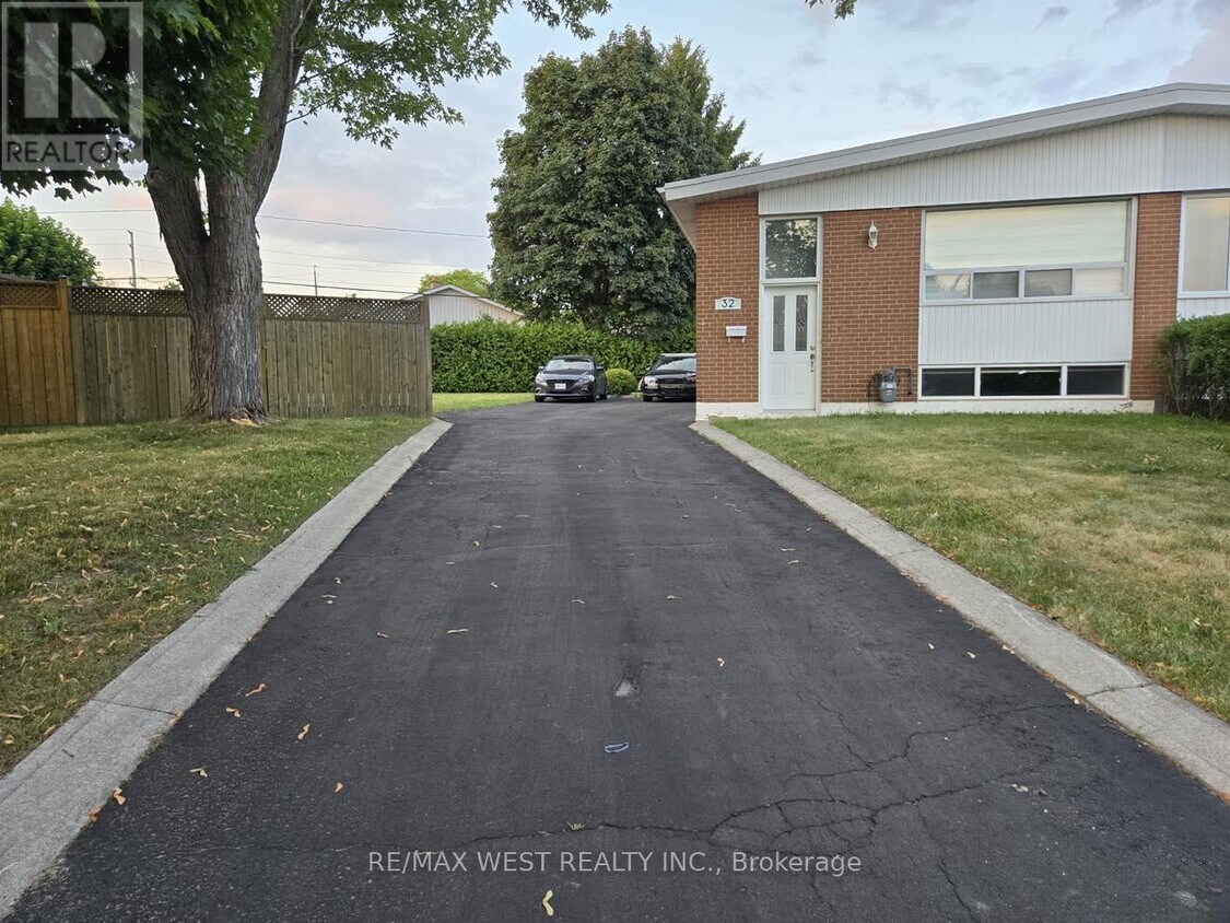 Primary Photo - 32 Langwith Ct
