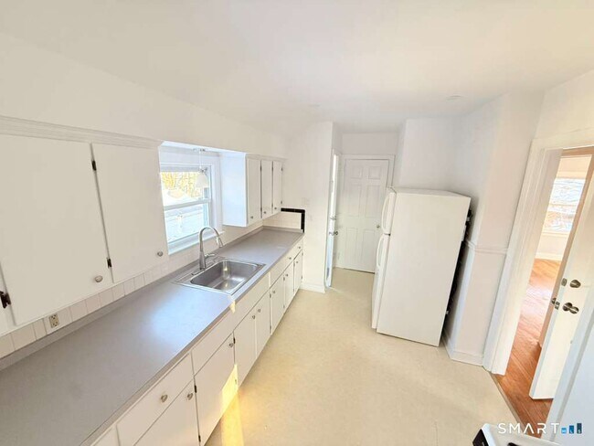 Foto del edificio - 160 Oakland Pl