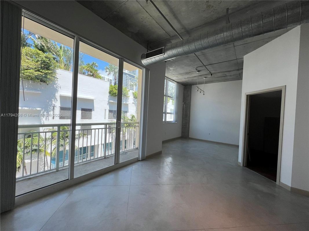 Foto principal - 2001 Biscayne Blvd