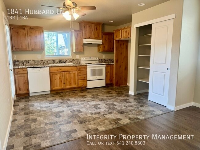 Building Photo - 1841 Hubbard Ln