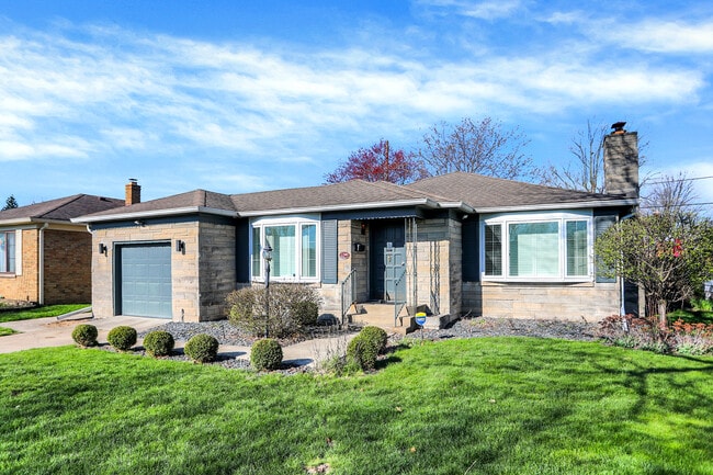 Foto del edificio - 1240 N Irvington Ave