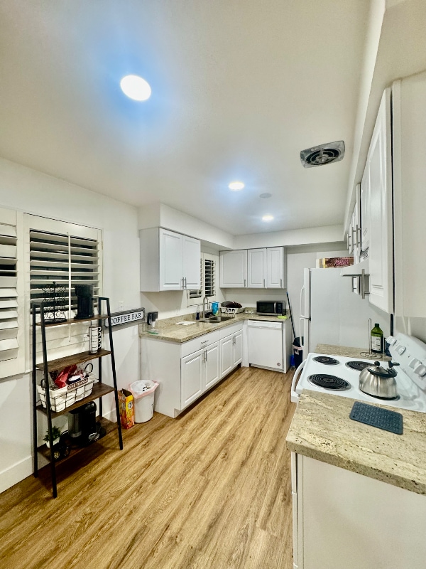Building Photo - 1509 Foothill Dr