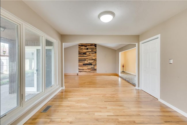 Building Photo - Charming 3-Bed, 2-Bath Home in West Norman...