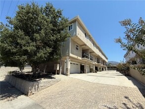 Building Photo - 10330 Mt Gleason Ave