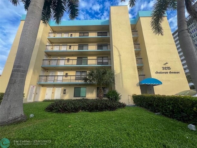 Building Photo - 3215 N Ocean Dr
