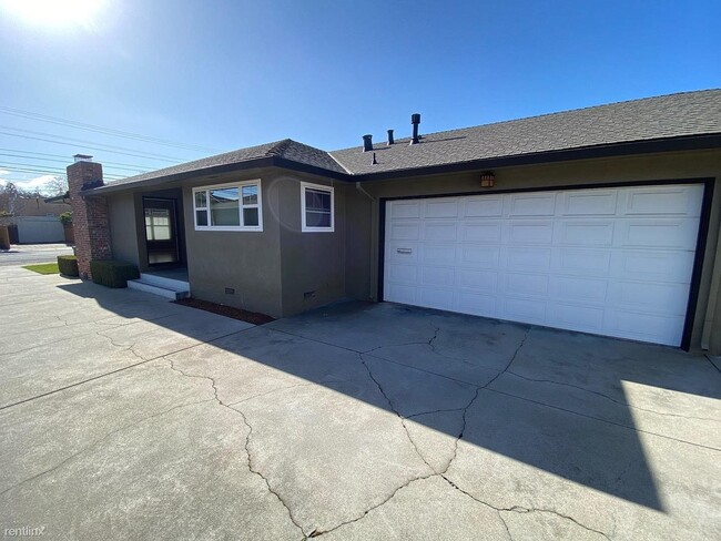 Building Photo - 2 br, 1.5 bath House - 1207 Maple St