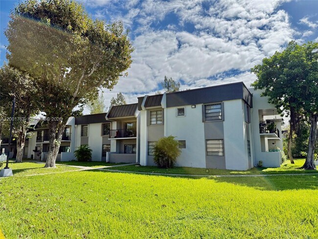 Foto del edificio - 10403 N Kendall Dr