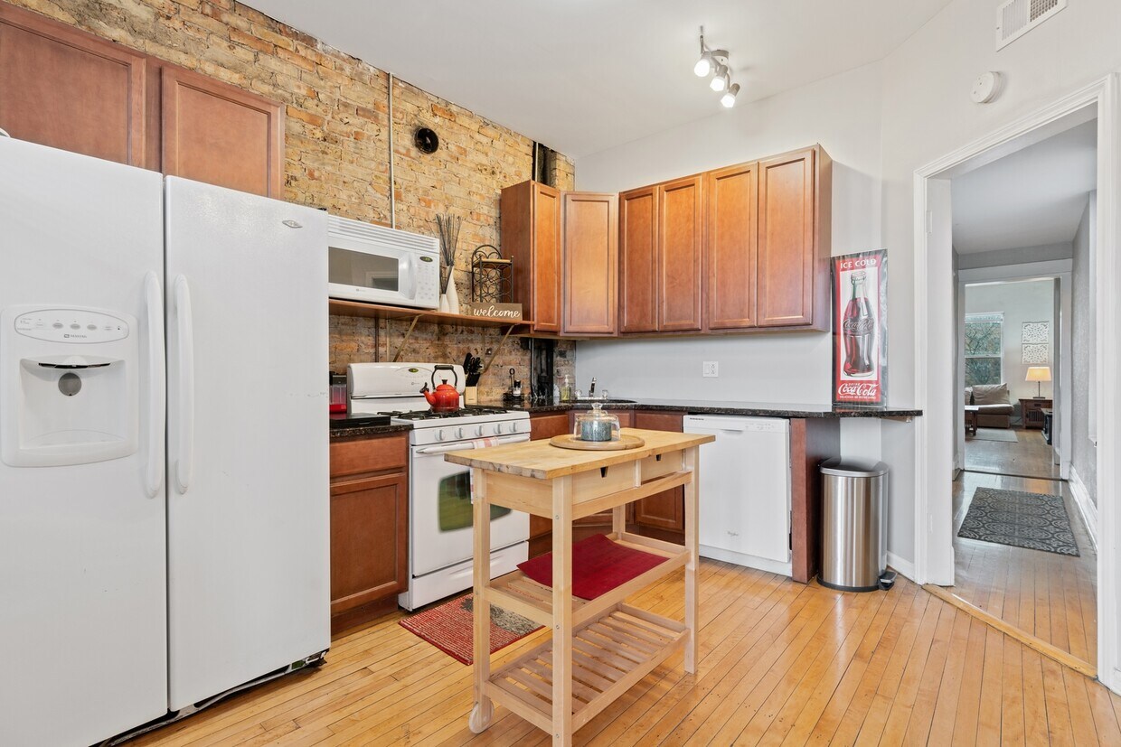 Foto del edificio - 3807 N Clark St