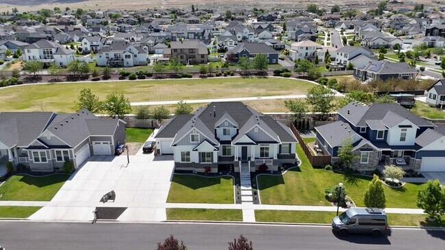 Building Photo - 3687 S Spinnaker Bay Dr