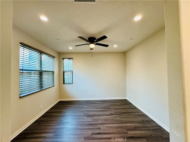 Foto del edificio - 7457 Channel View St