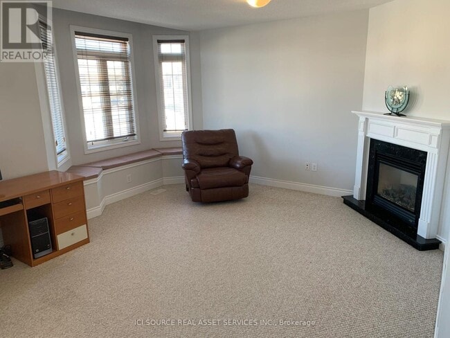 Building Photo - 228 Vanda Dr