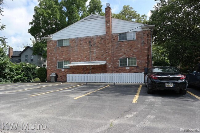 Building Photo - 630 Ann St