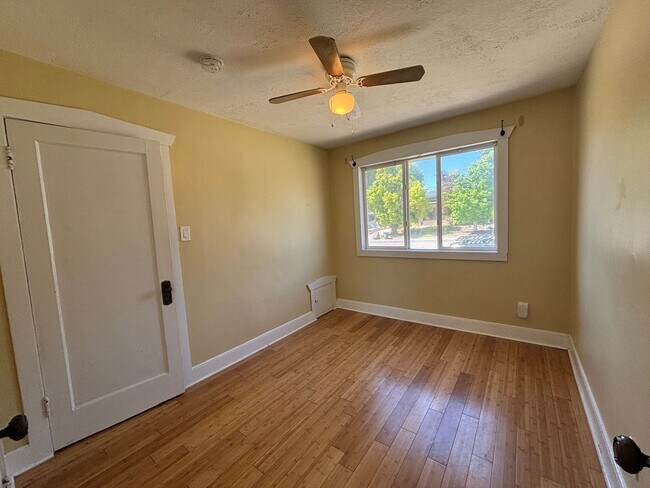 Building Photo - 602-604 S Park St DUPLEX