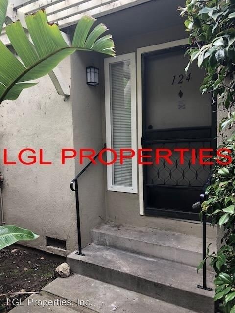 Foto principal - 6241 Riverside Blvd