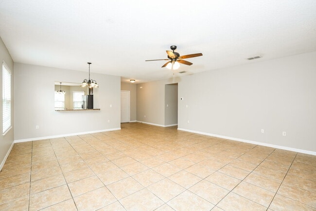 Building Photo - 220 Daigledog St