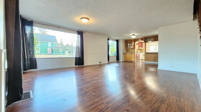 Foto del edificio - Spacious Historic Home in Everett - 3 Bed/...