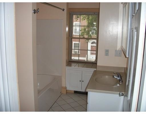 Building Photo - 25 Pleasant St