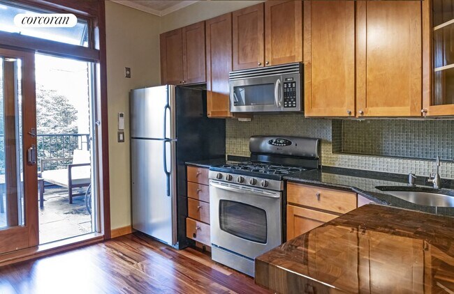 Foto del edificio - 693 Sackett St