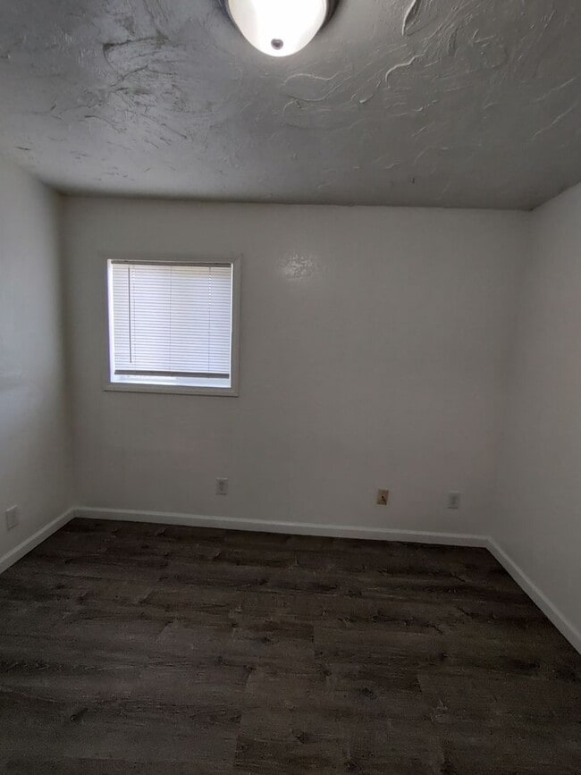 Building Photo - 3 Bedroom 1 Bath House