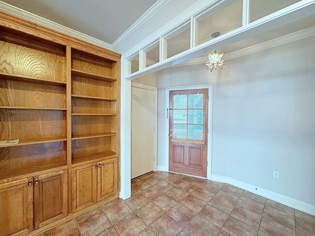 Building Photo - 3 Bedroom House Available Now