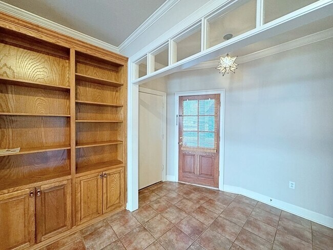 Foto del edificio - 3 Bedroom House Available Now