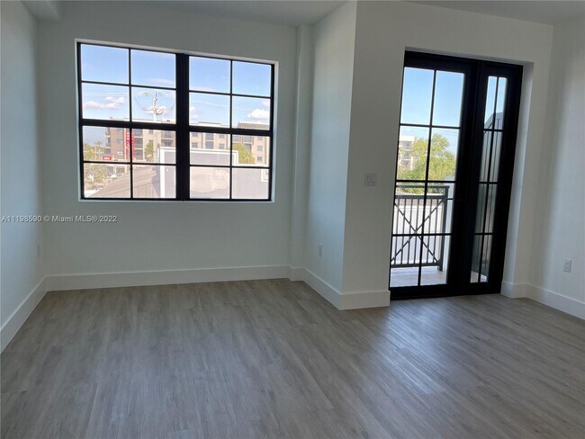 Foto del edificio - 4100 Davie Blvd Ext